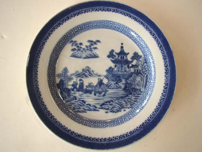 An ususual and rare early 19th century Chinese Export Porcelain Nanking style dinner plate